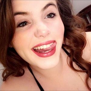 Meet your Posher, Rebecca